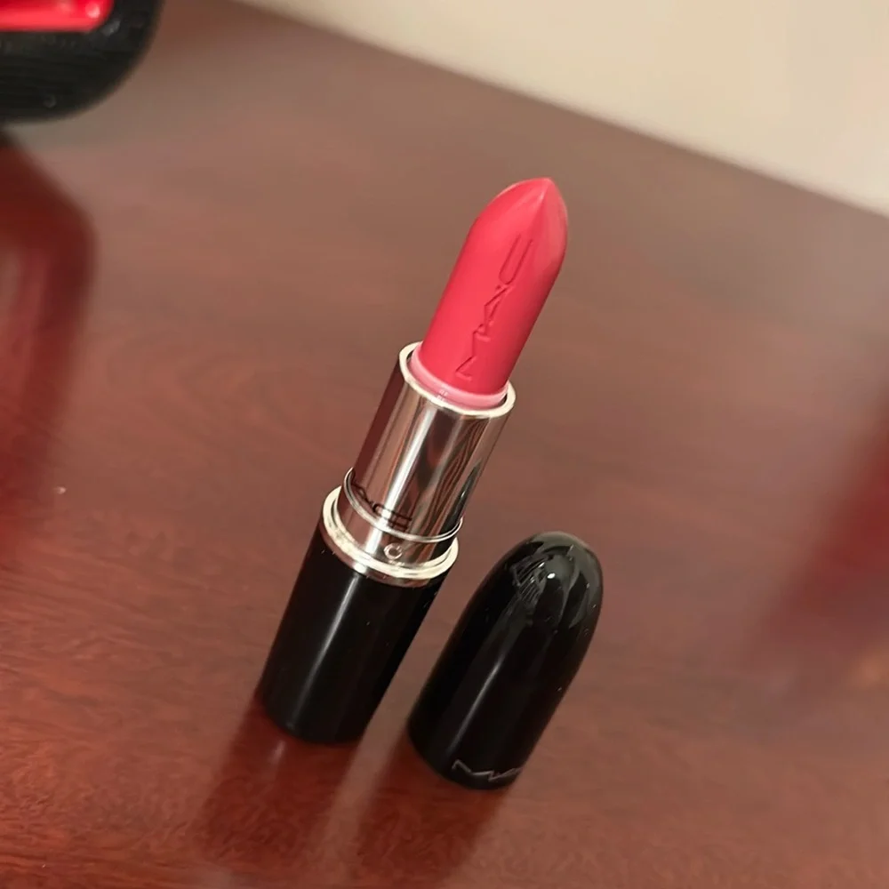 MAC Frienda ( Midtone Coral) Lustureglass Lipstick